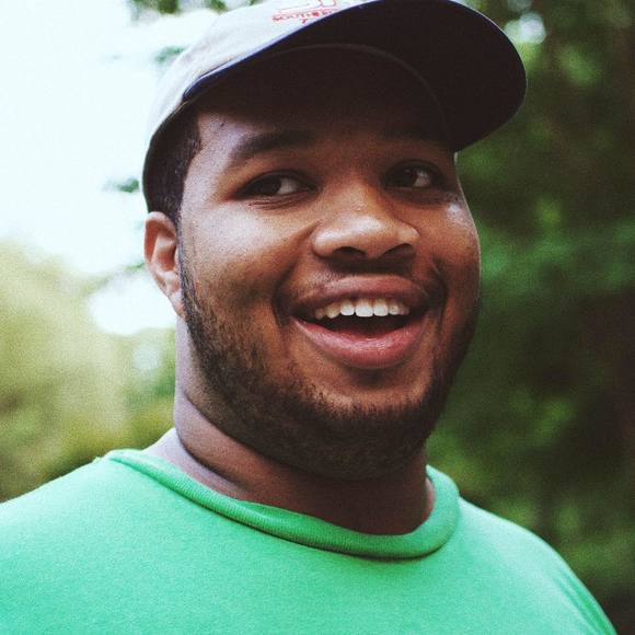 Meet your Posher, Lynn - Picture 1 of 2